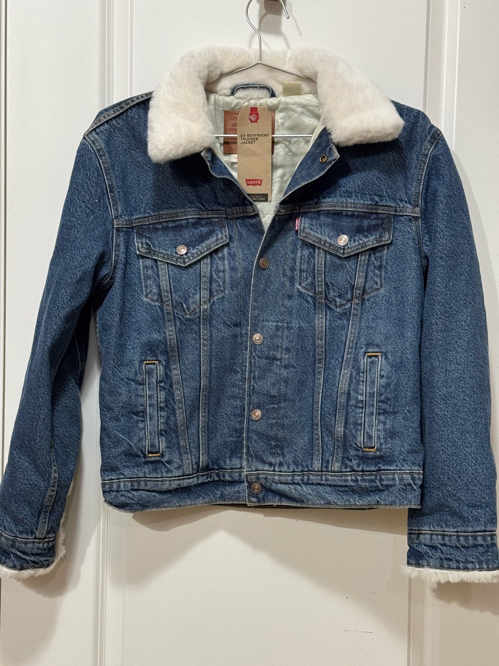 Levi's Woman’s Small Blue Denim Jacket with White Sherpa Collar Pit 21” L25” NWT